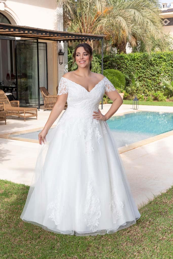 Robes de mariée Curvy 24802